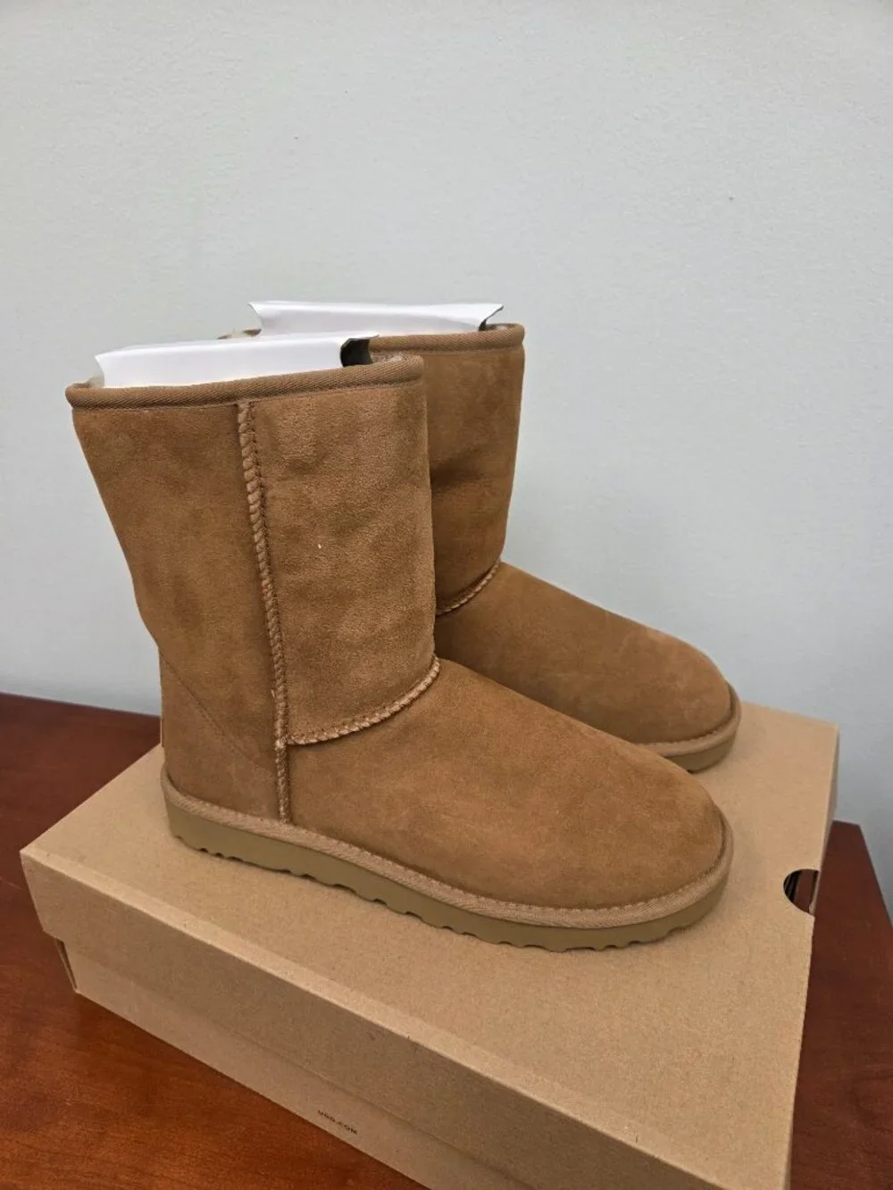 UGG Classic Short II Women's Size 10 New in Box with damage